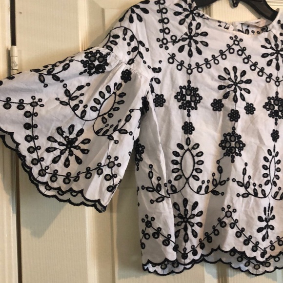 Zara Black & White Floral Embroidered Eyelet Top - Picture 3 of 6